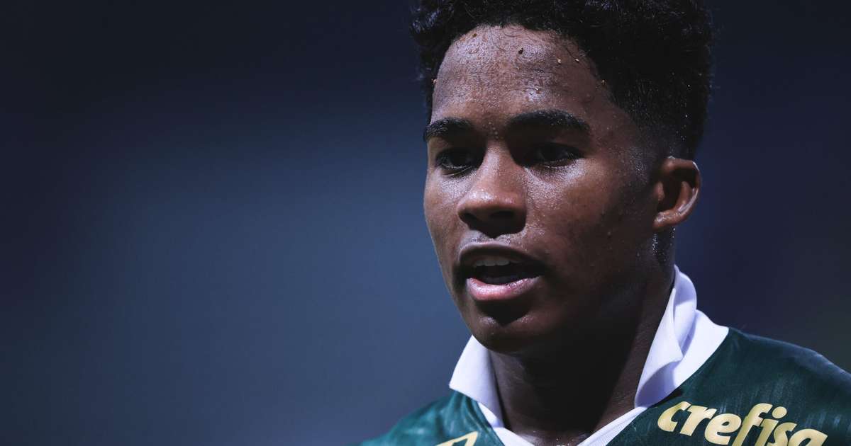 Emocionado, Endrick se despede do Palmeiras em festa de despedida.