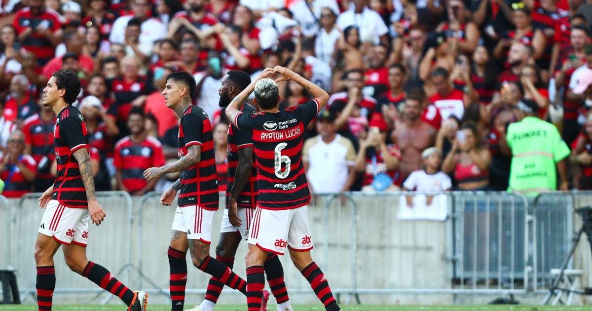 Ayrton Lucas sentirá incômodo na coxa e passará por reavaliação do Flamengo
