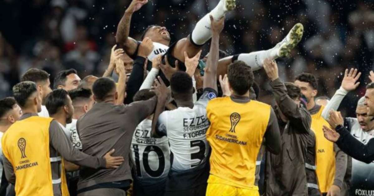 Paulinho se emociona em despedida do Corinthians: agradecimento sincero.