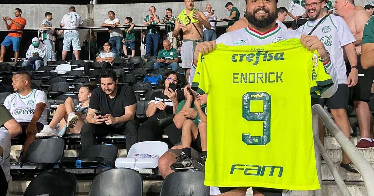 Palmeirense Busca Aut Grafo De Endrick Para Camisa Hist Rica Em Sua