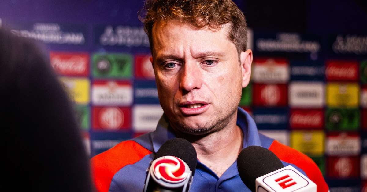 Seabra elogia performance e apoio da torcida do Cruzeiro durante partida.