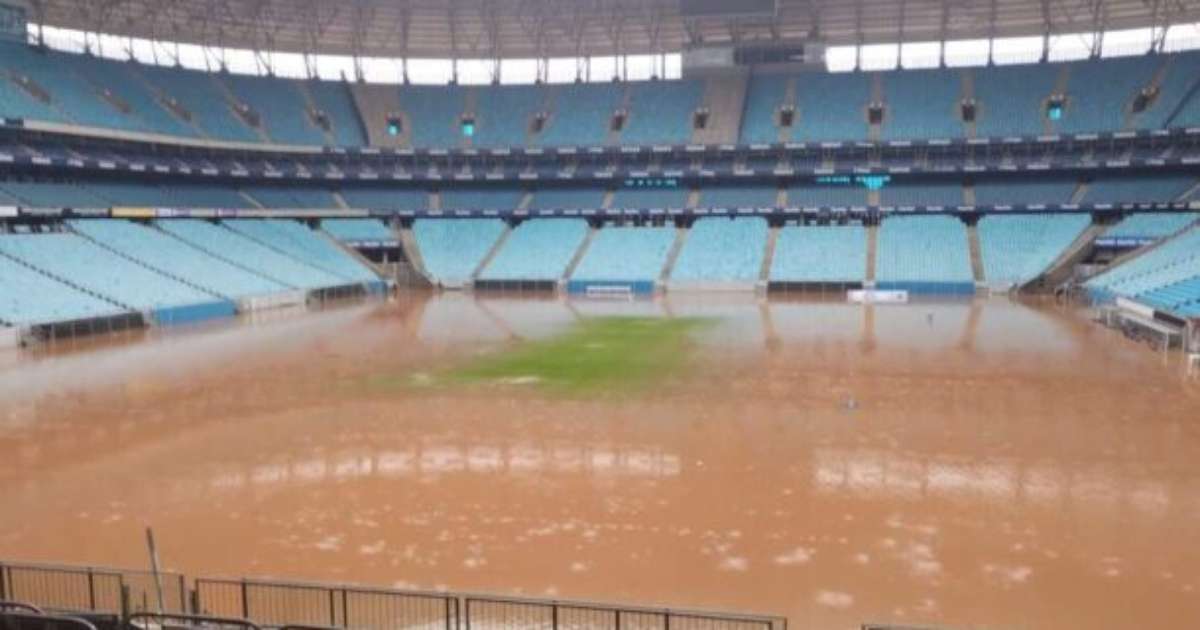 Grêmio inicia processo de limpeza na arena após chuvas intensas.