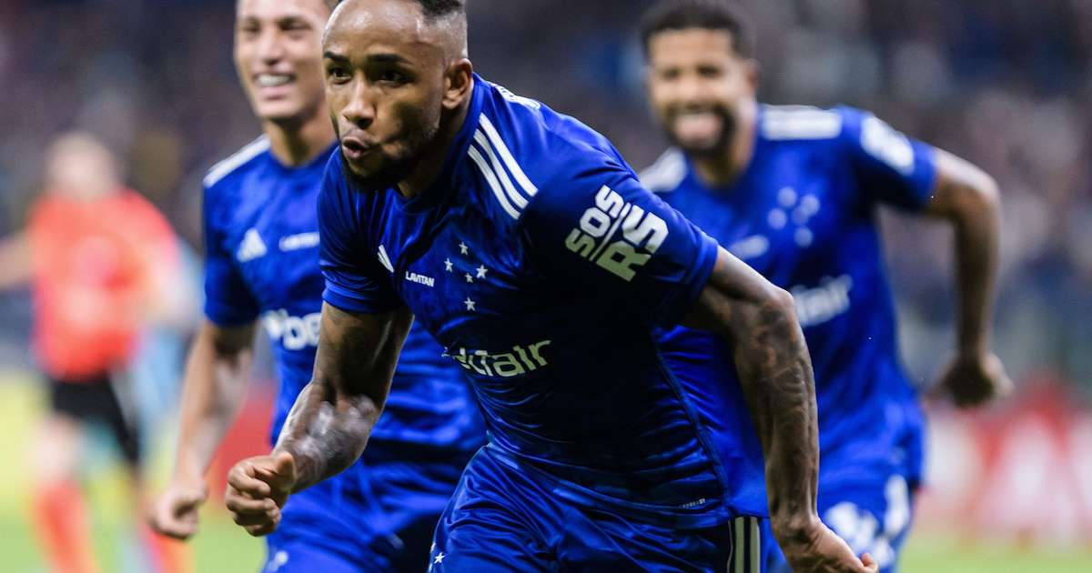 Cruzeiro vence Universidad Católica e avança às oitavas da Sul-Americana com emoção.