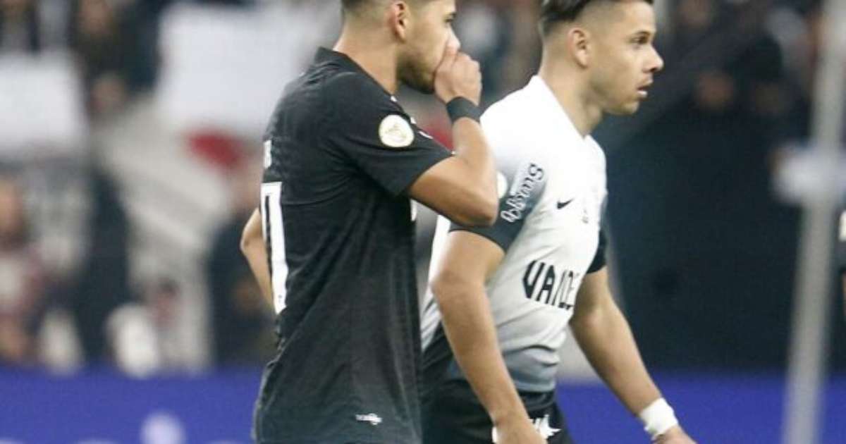 Derrota para irmão faz Romero ficar em alerta no Corinthians no Campeonato Brasileiro.