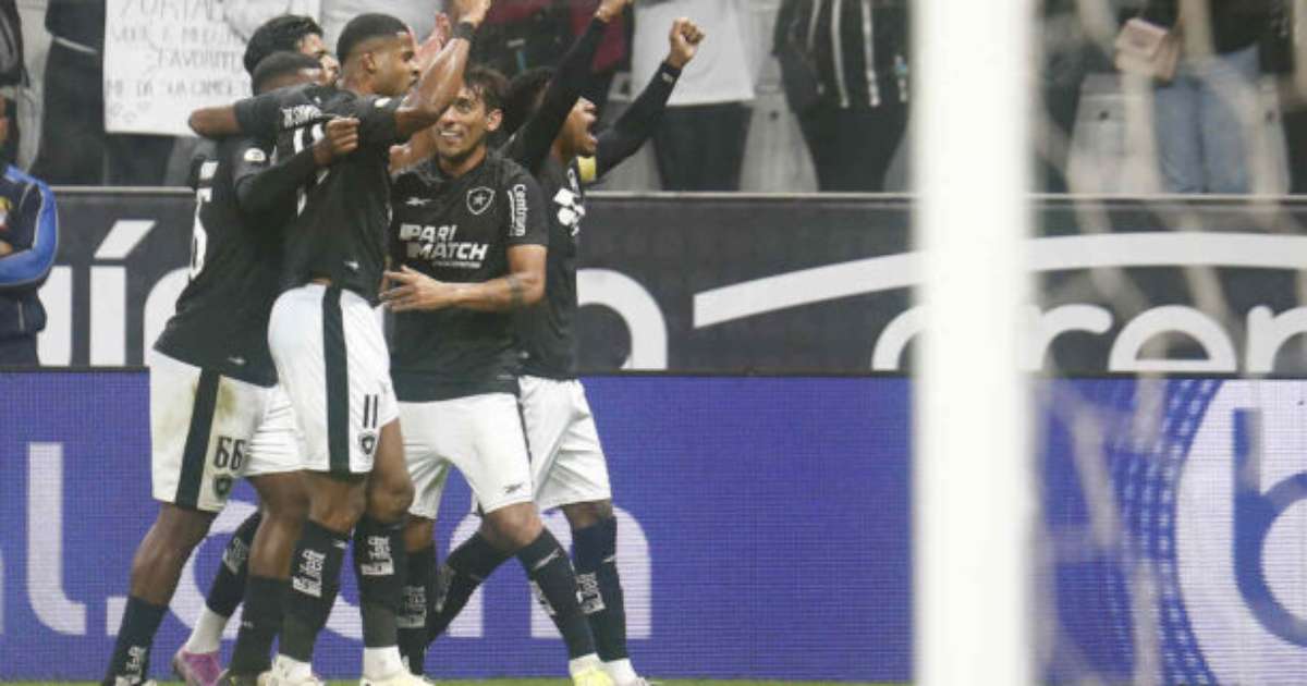 Junior Santos decide e Botafogo assume liderança provisória após vitória sobre Corinthians.