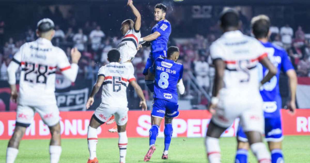 São paulo vence cruzeiro e conquista posição no G4 do Brasileirão.