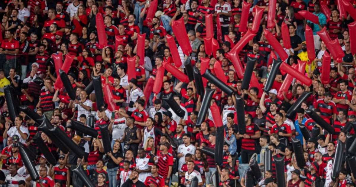 Flamengo recebe multa da Conmebol por 34 bombas lançadas pela torcida.