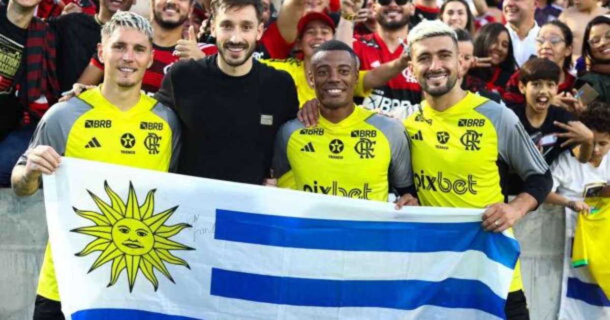 MEIO CAMPO MÁGICO! Flamengo planeja quarteto uruguaio para enfrentar o Grêmio