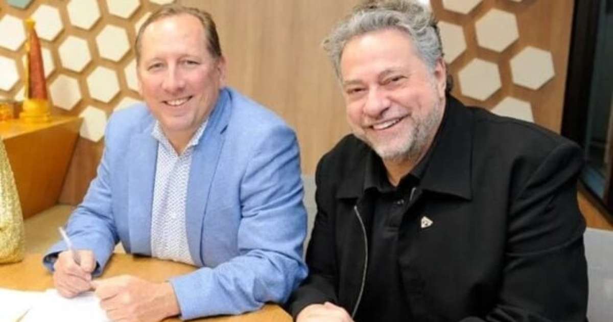 São Paulo rejeita acusações de John Textor e defende permanência no futebol.