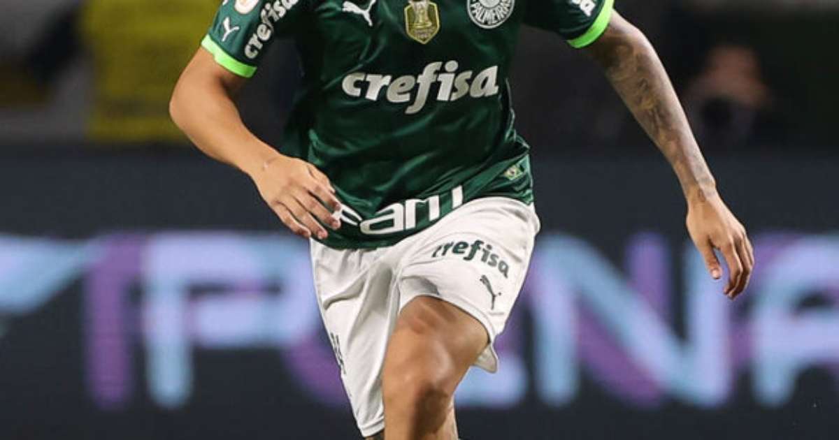 Renovação de contrato de Naves com o Palmeiras altera status no clube.