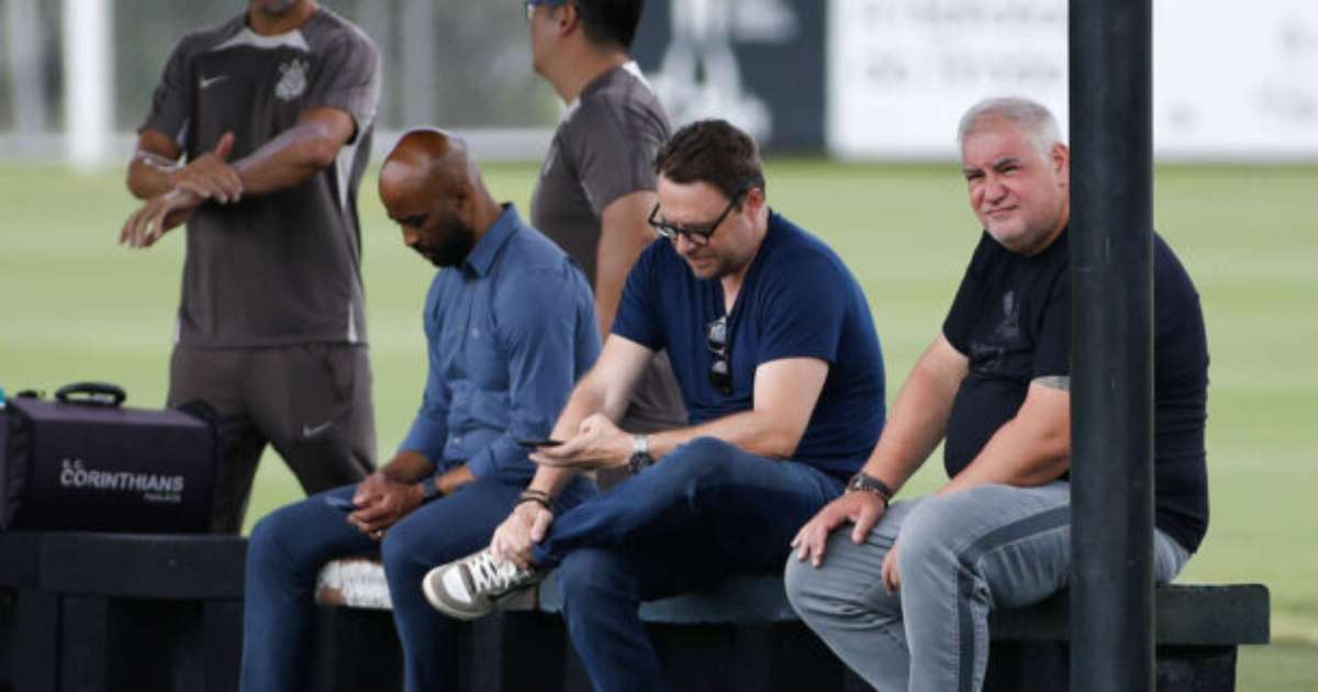 Dois diretores do Corinthians deixam o cargo em meio à crise