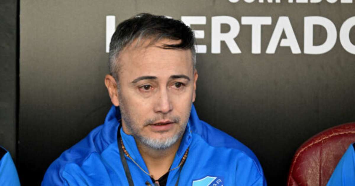 Técnico do Bolívar preocupa-se com reencontro difícil contra o Flamengo.
