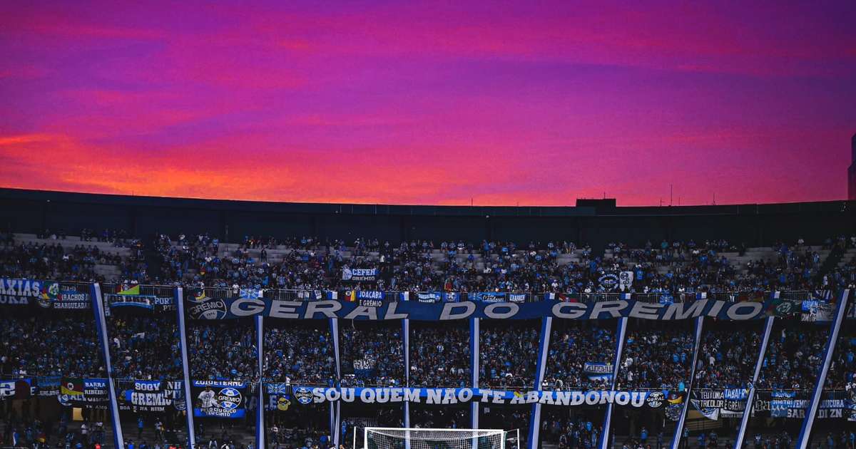 Torcida do Grêmio impressiona com show no Couto Pereira; reações incríveis.