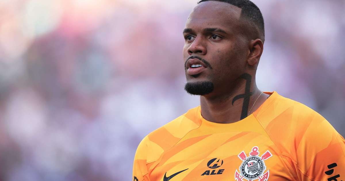 RESPEITO A CAMISA! Torcida protesta e critica titularidade de Carlos Miguel no Corinthians