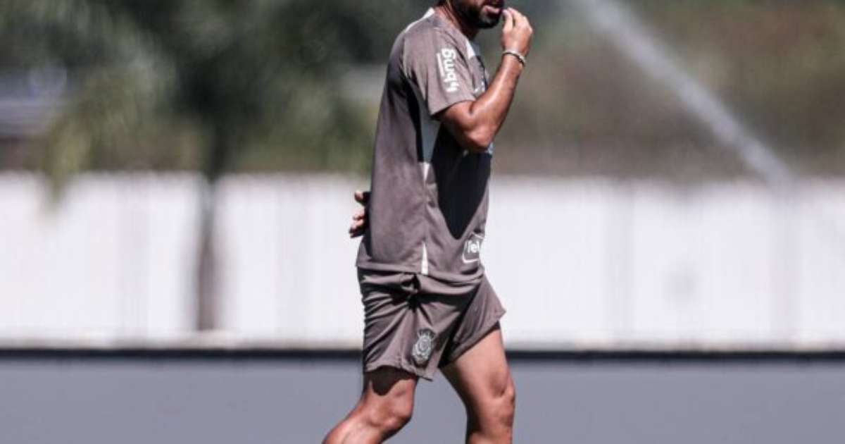 Antônio planeja alterações táticas para enfrentar o São Paulo no clássico.