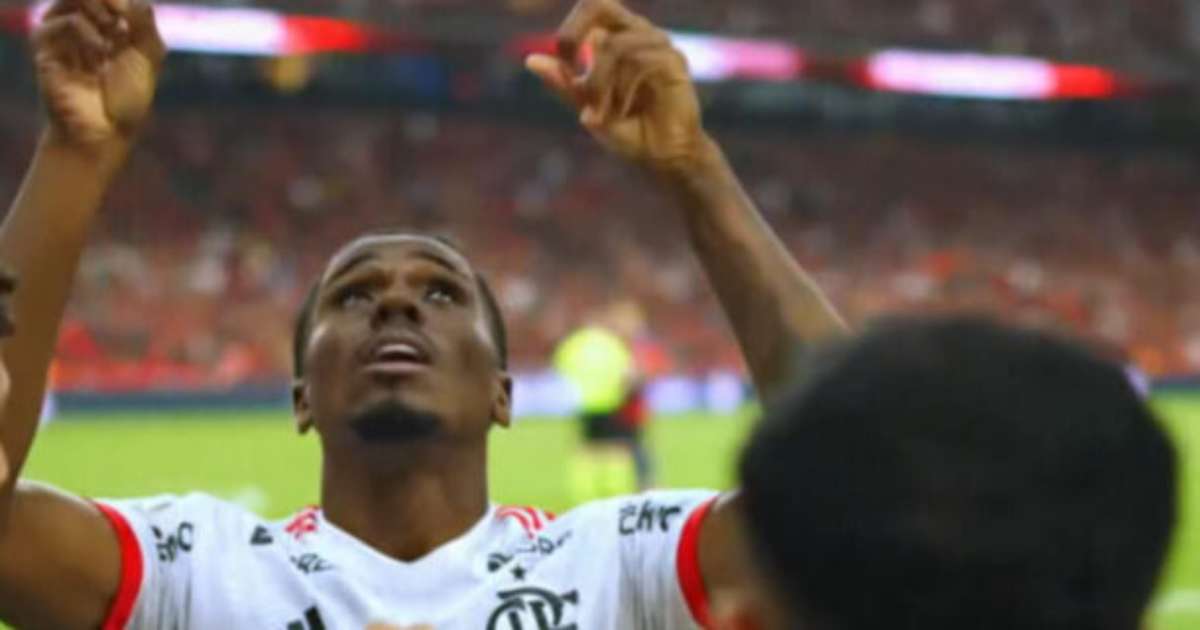 Flamengo empata nos acréscimos com Athletico-PR em partida truncada.
