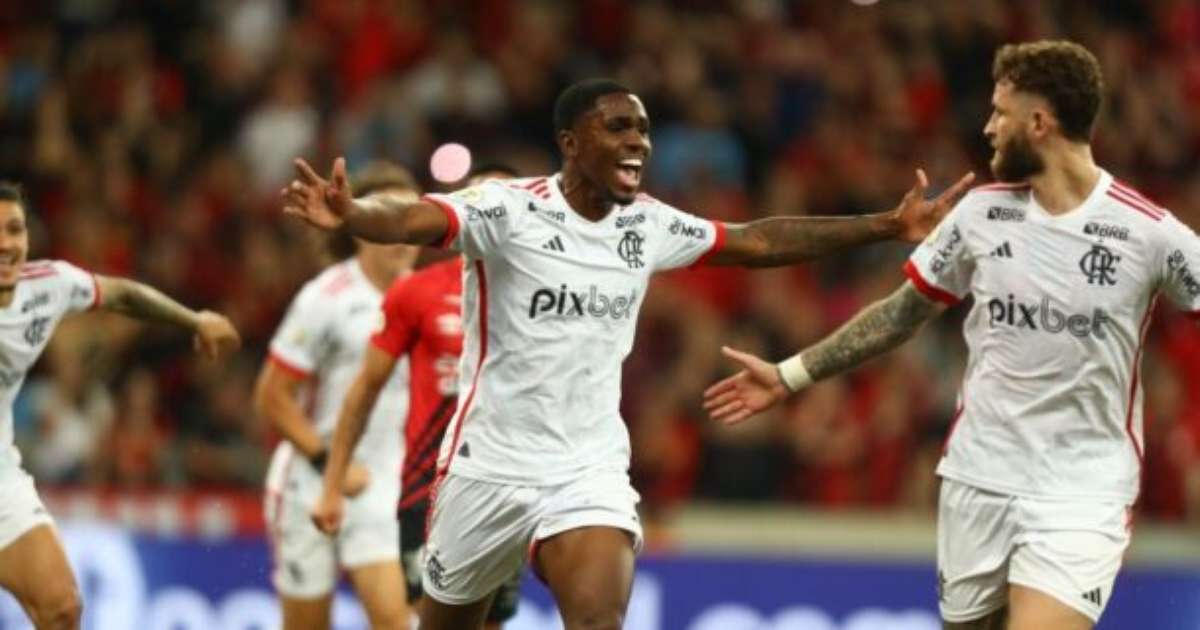 Evertton Araújo homenageia pais ao marcar gol da liderança no Flamengo