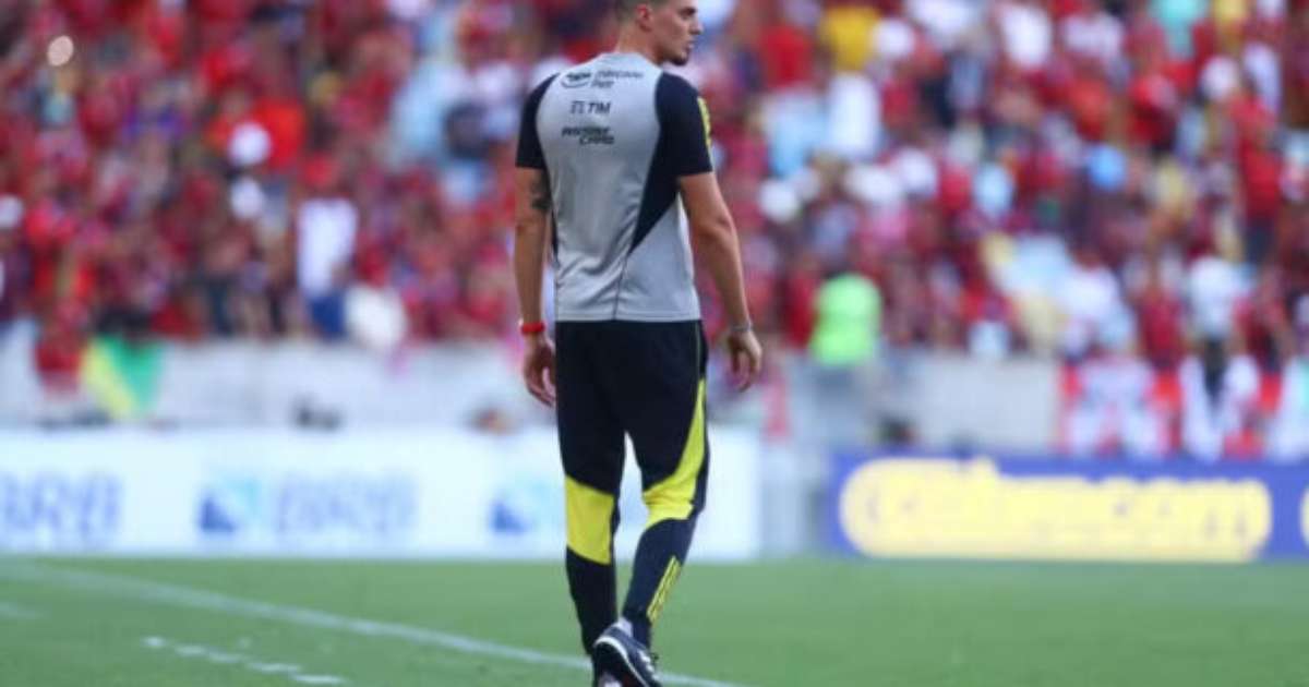 Filho de Tite motiva Flamengo em pré-jogo: um junto com outro