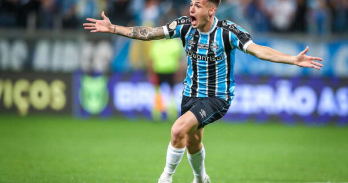 Grêmio devolve atacante Lucas Besozzi ao Lanús: decisão estratégica para ambos clubes.