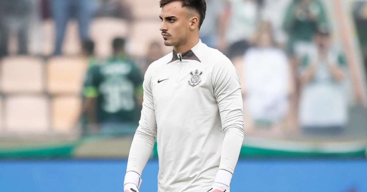 Goleiro volta a campo pelo Corinthians após mais de 700 dias de ausência