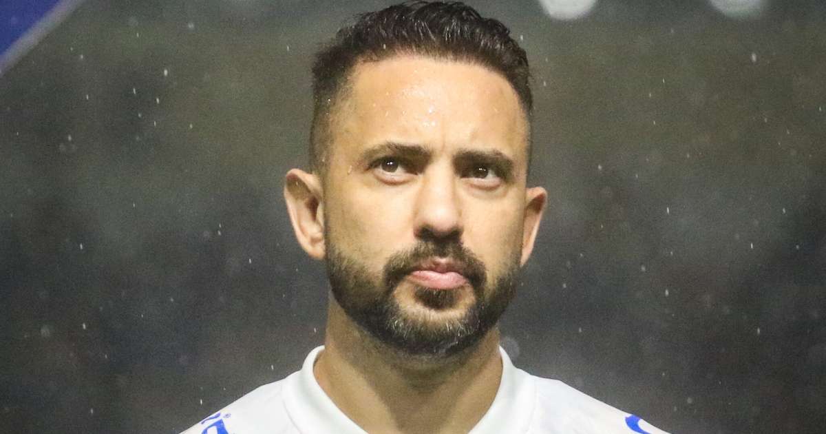 Flamengo e Everton Ribeiro se enfrentam em duelo decisivo pelo G4 do Brasileirão.