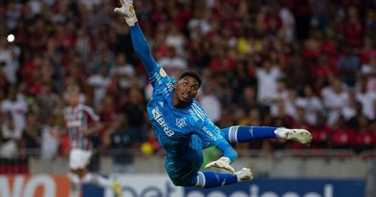 Corinthians busca novos alvos após recusa do Fortaleza por Santos.