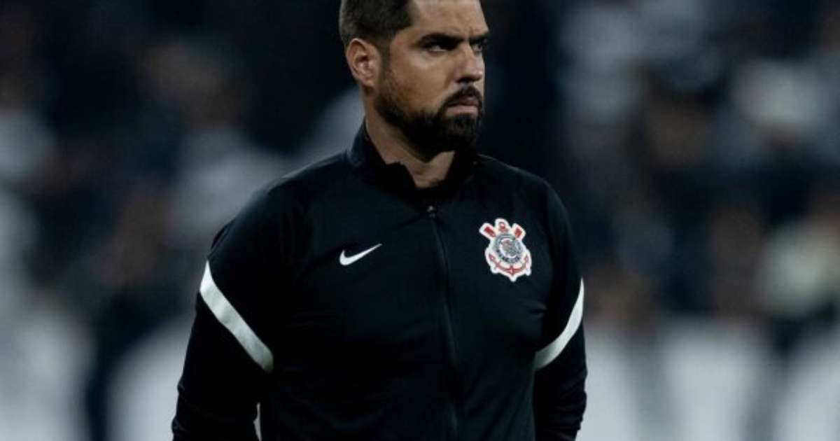 Corinthians analisa perspectivas de António Oliveira