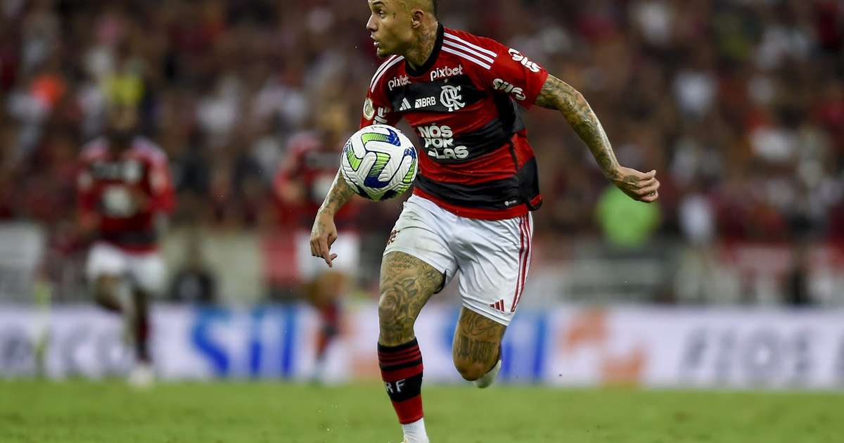 Flamengo informa lesão de Cebolinha no quadril durante treinamento.