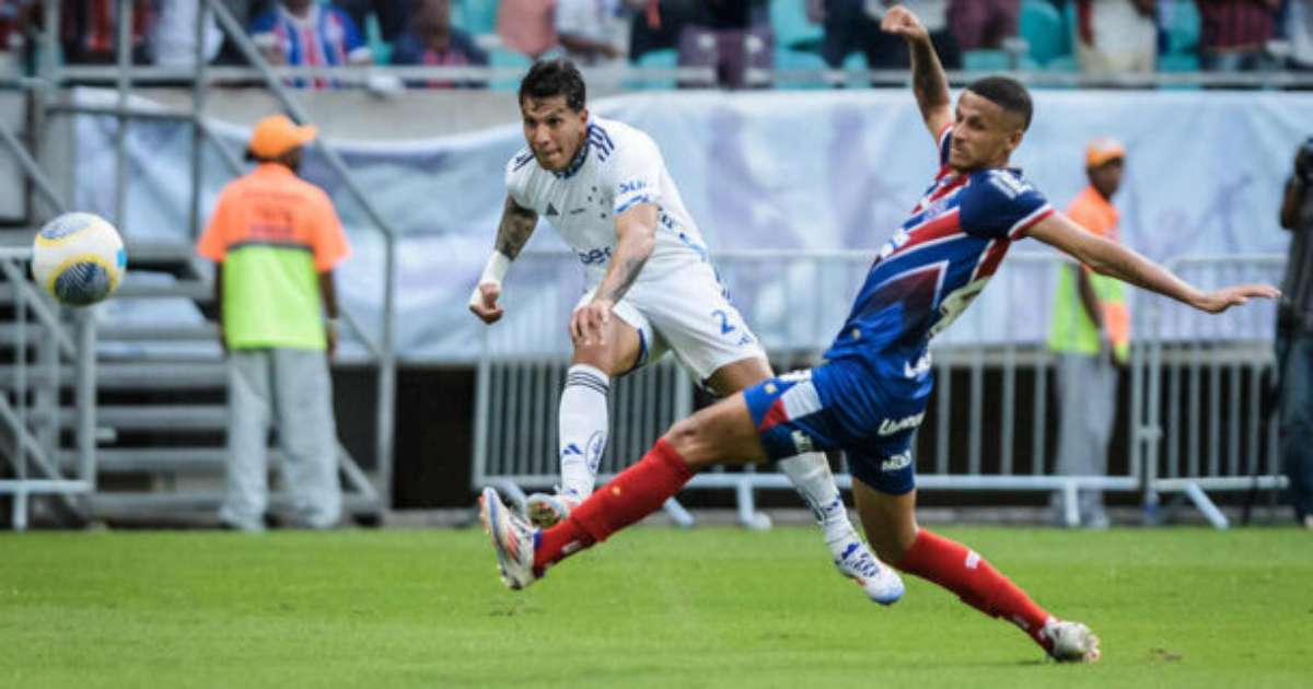 Bahia goleia Cruzeiro e mantém perseguição ao líder Flamengo no Brasileirão.