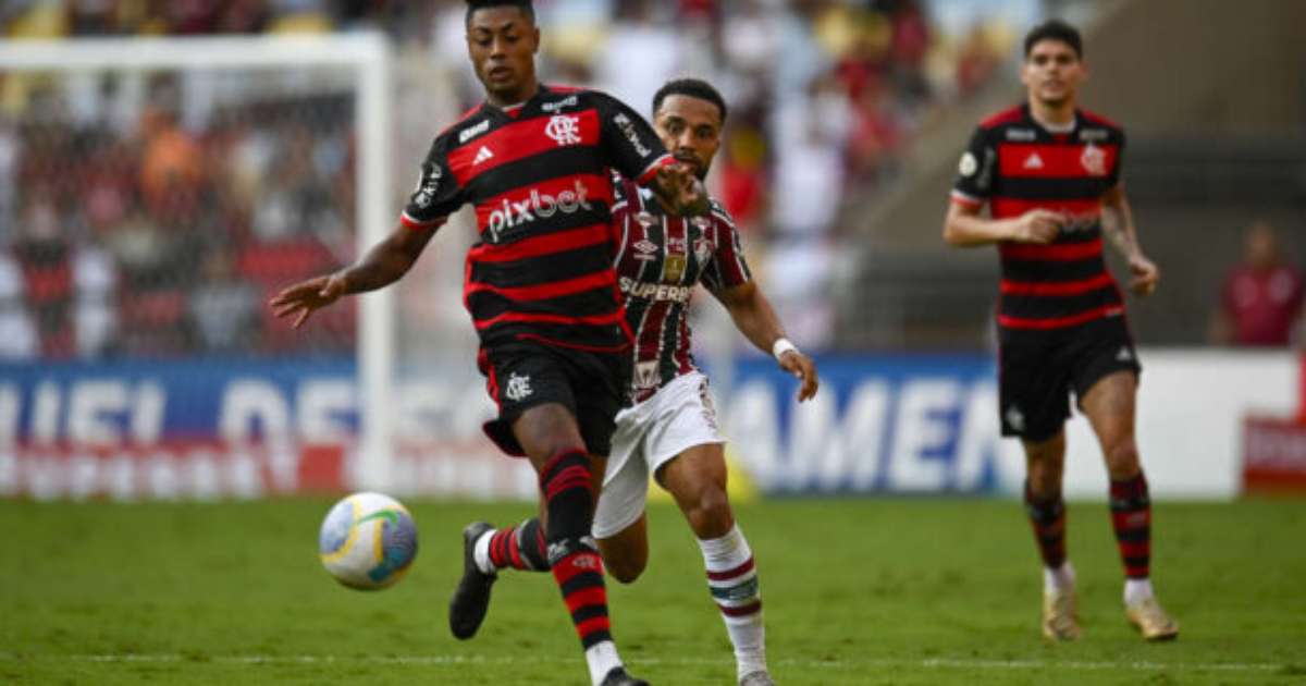 POLÊMICA! Áudio do VAR é divulgado pela CBF em lance difícil no clássico entre Flamengo e Fluminense