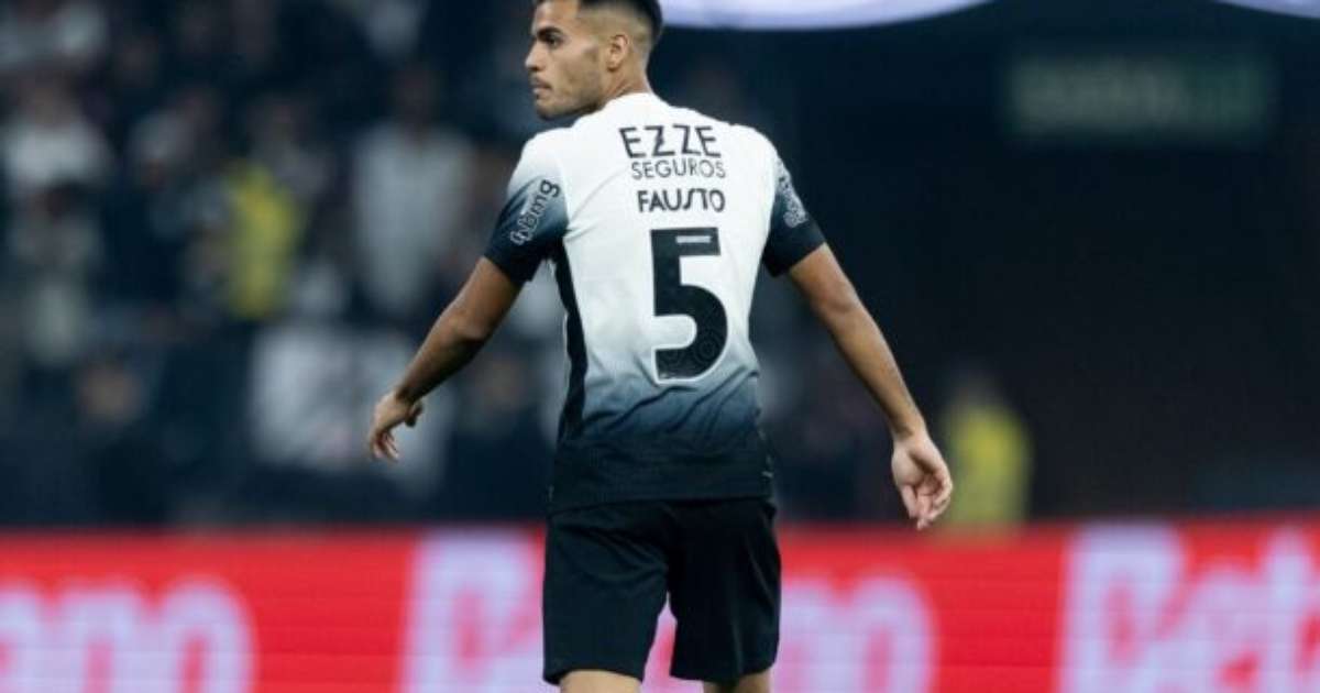 Fausto Vera encaminha saída do Corinthians após não participar de treinos.