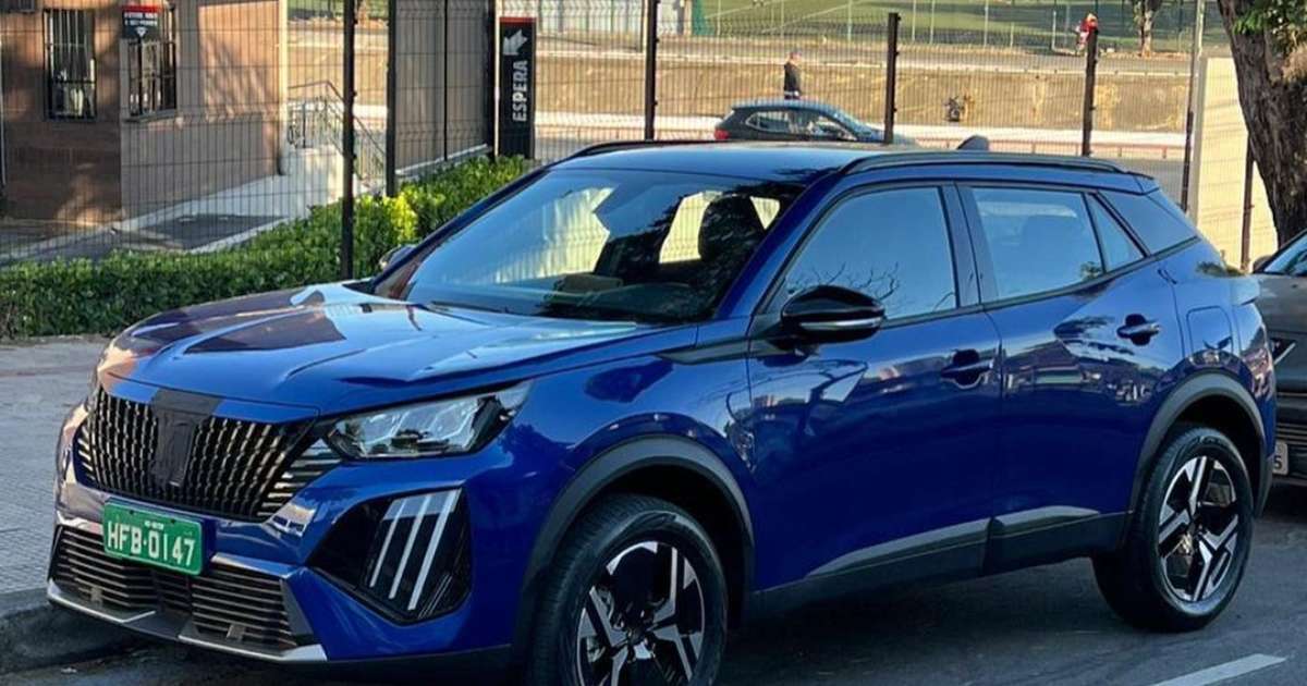 The new Peugeot 2008 shows its details without camouflage