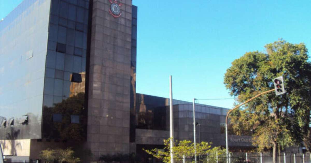 Polícia Federal investiga empresa contratada pelo Corinthians para prestação de serviços.