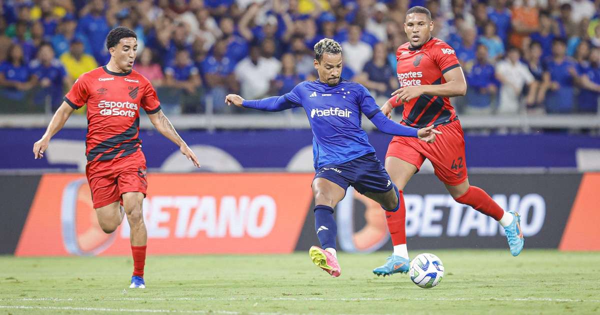 Cruzeiro enfrenta o Athletico-PR em busca da reabilitação no Brasileirão