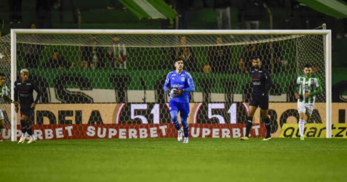 Rossi critica gramado em derrota do Flamengo: Condições de jogo complicadas