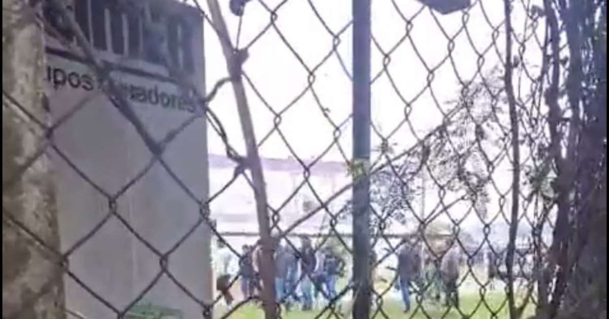 Invasão de Torcedores no CT do Corinthians durante Folga do Elenco