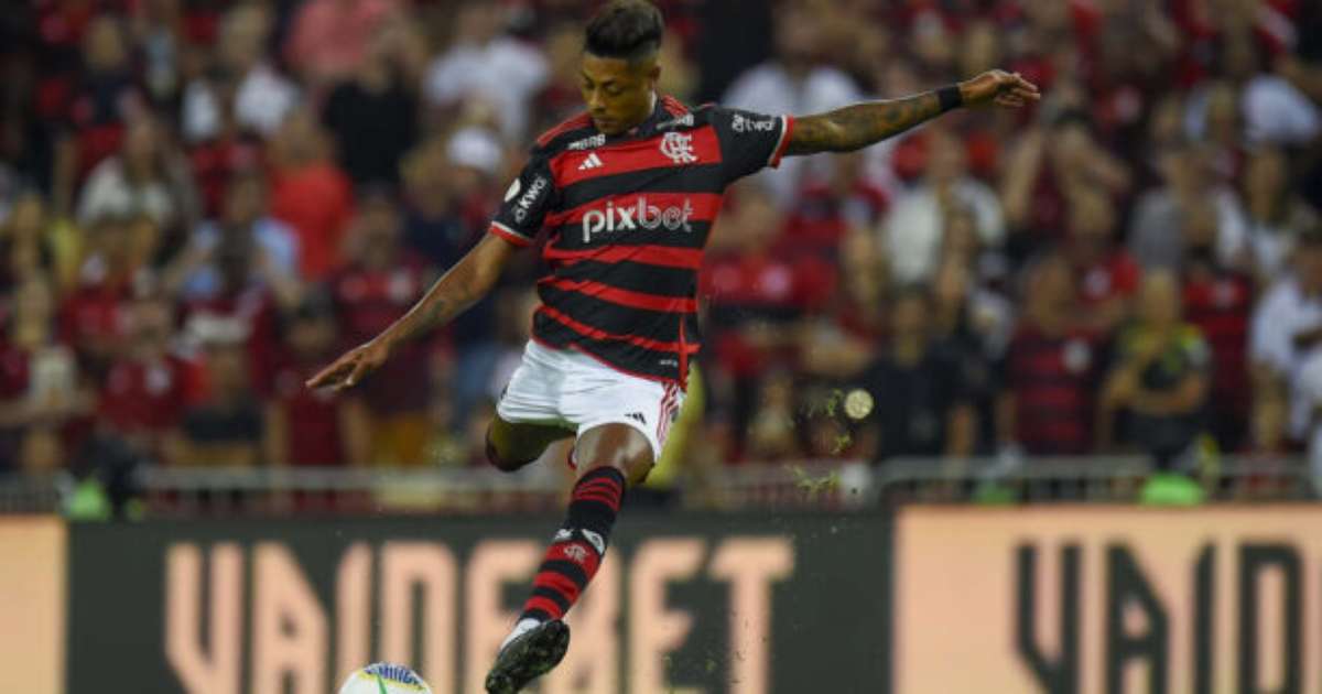 Bruno Henrique treina pelo Flamengo e pode enfrentar o Cruzeiro no próximo jogo