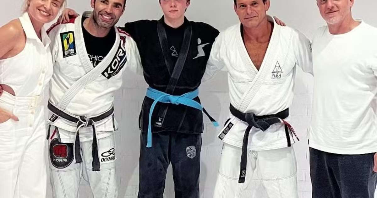 Filho de Angélica e Luciano Huck conquista faixa azul no Jiu-Jítsu