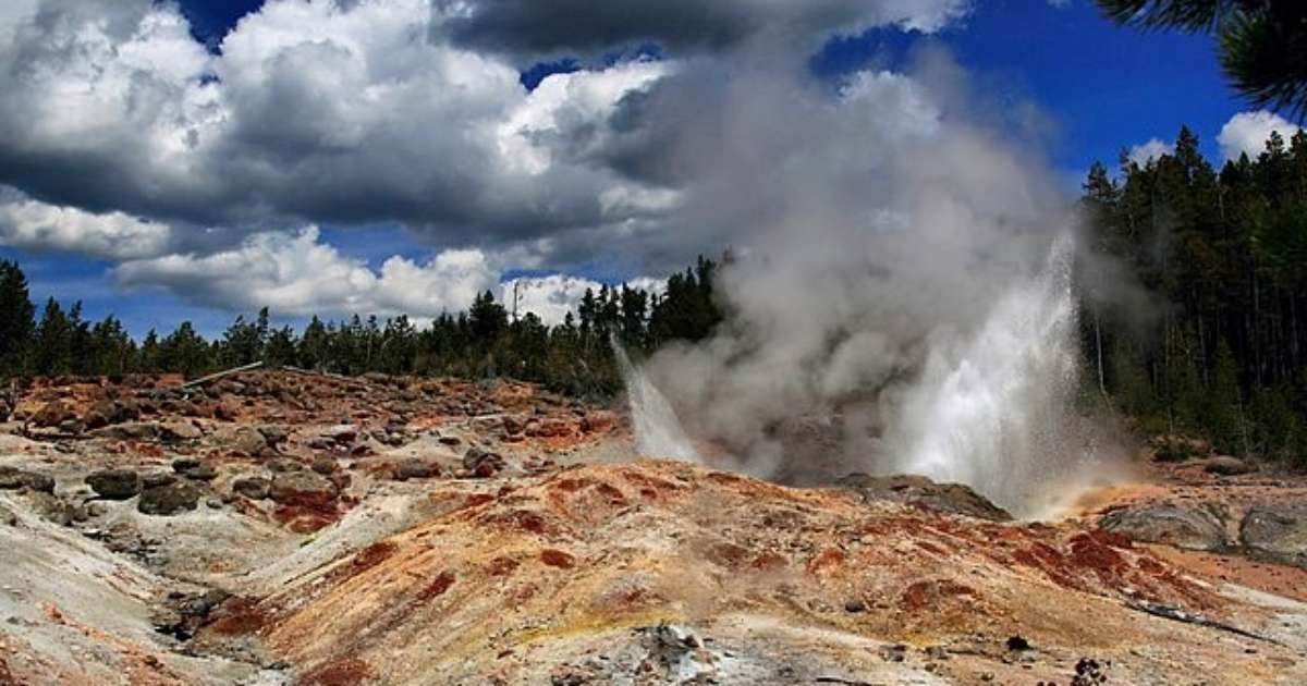 Man arrested in US for approaching “world’s most dangerous geyser”;  understand