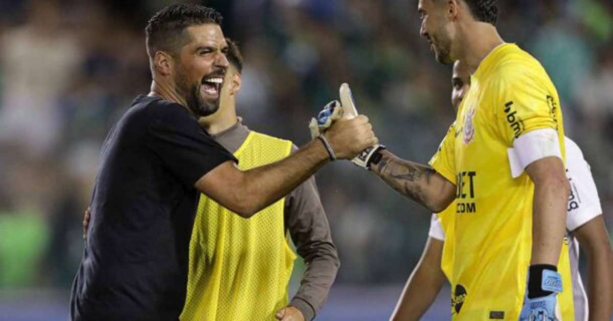 Antônio Oliveira enfrenta pressão no retorno ao Palmeiras.