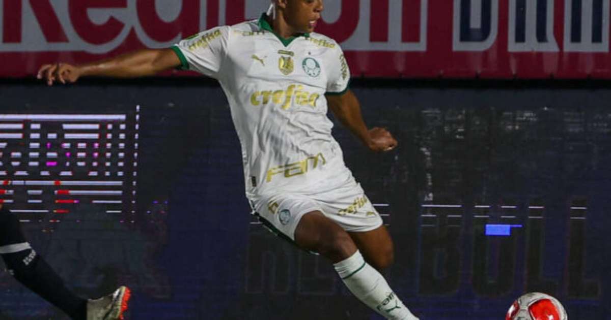 Palmeiras rejeita oferta do Norwich por Vanderlan, evidenciando valor do jogador.