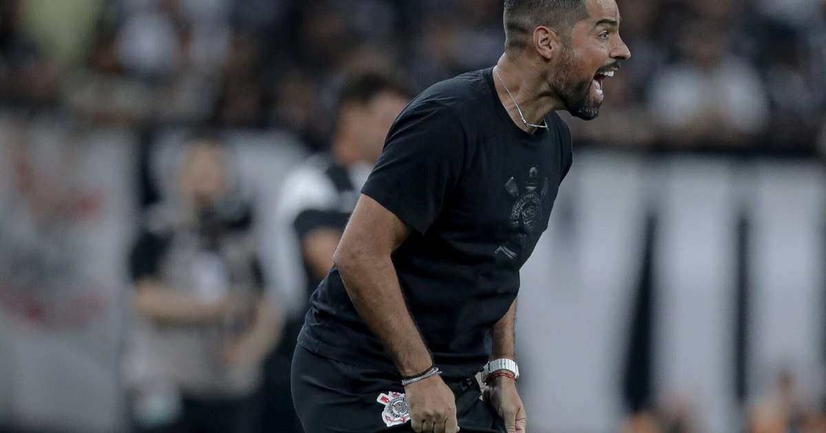 Novas opções para substituir António Oliveira como técnico do Corinthians