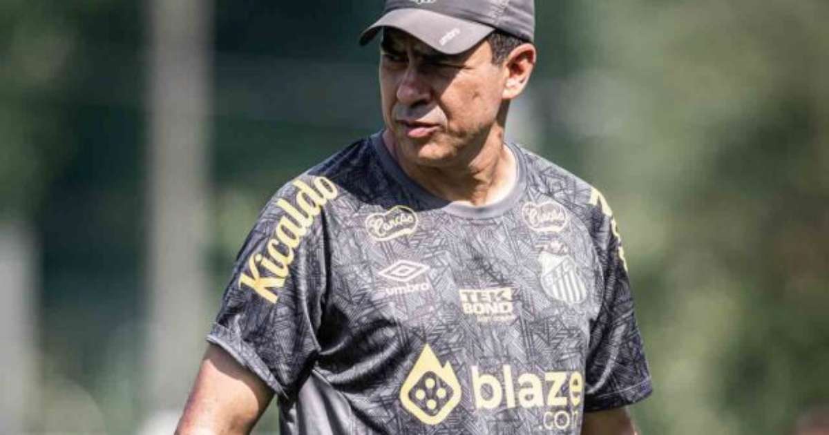 Santos confia na permanência de Carille apesar do interesse do Corinthians.