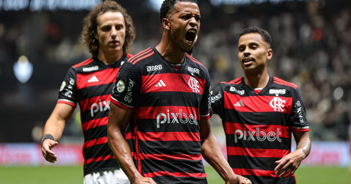 Flamengo domina Atlético-MG e mantém liderança no Brasileirão