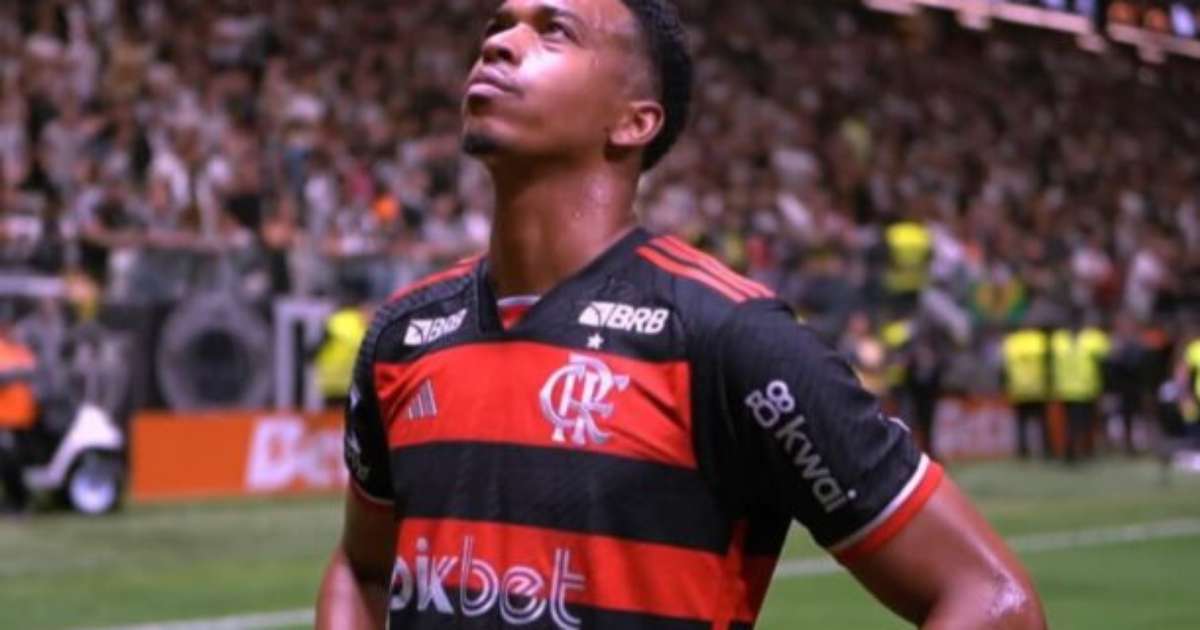 Carlinhos, do Flamengo, homenageia mãe com gol marcado em sua memória.