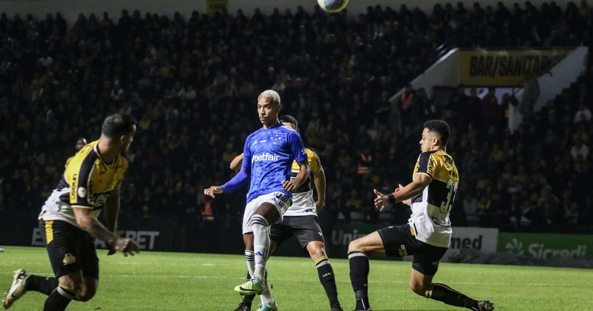 Cruzeiro perde para o Criciúma e desperdiça oportunidade de se aproximar do G4.