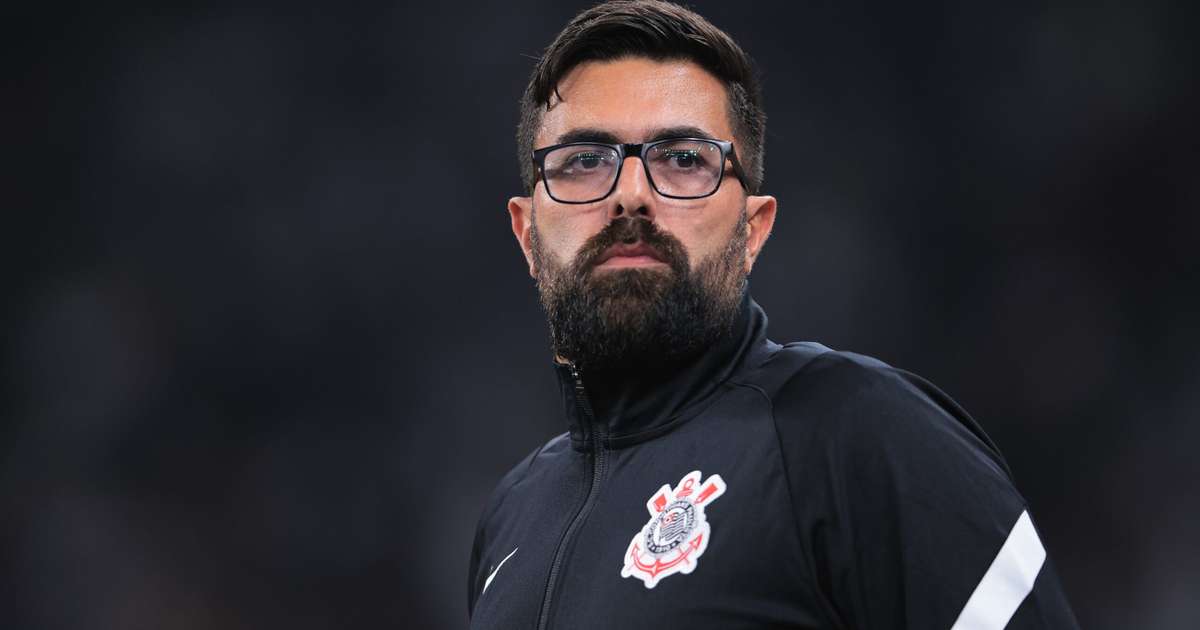 Laruccia comemora triunfo do Corinthians e detalha clima no vestiário antes da partida