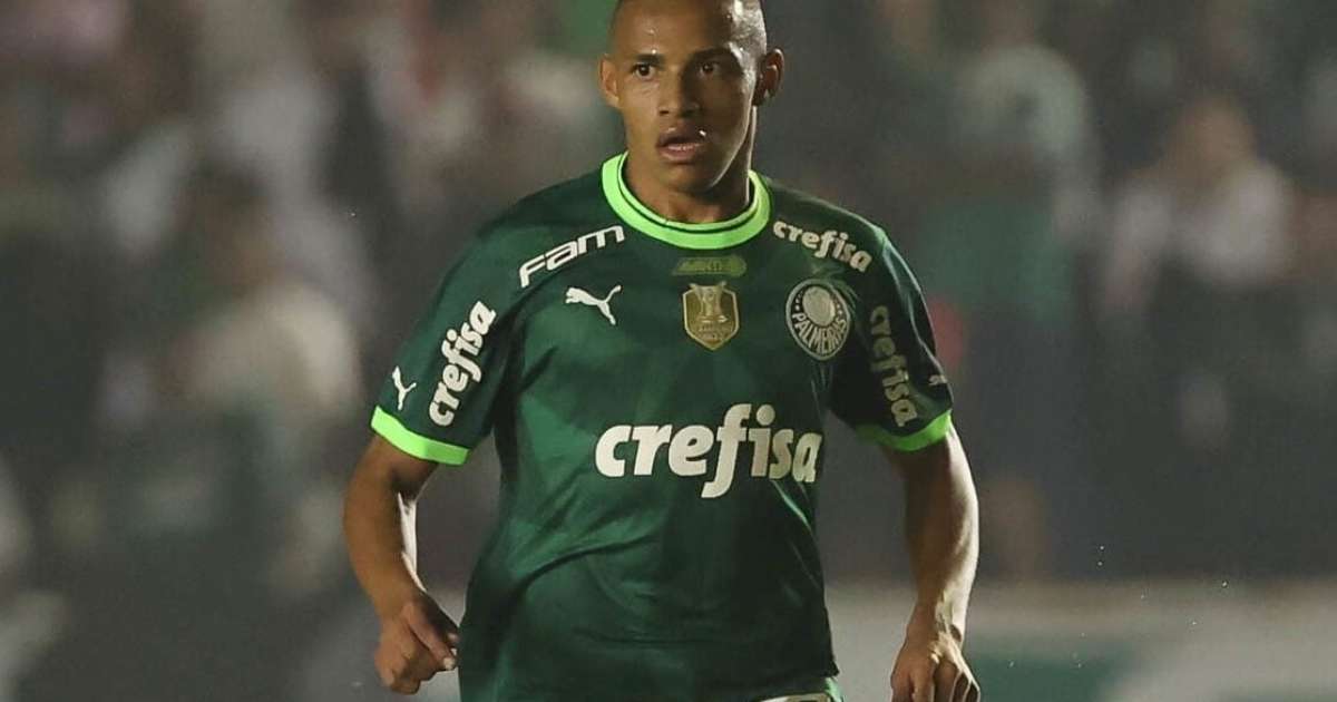 Torcedores do Palmeiras criticam atuação de Jhon Jhon na partida contra o Grêmio.