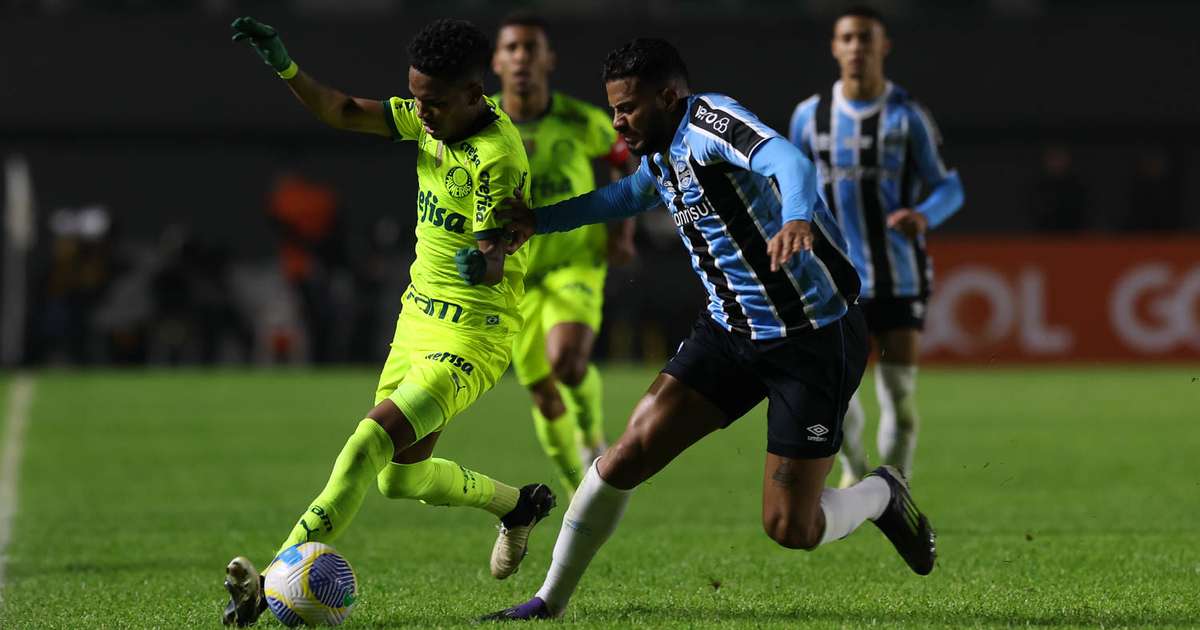 Palmeiras busca heroico empate contra o Grêmio em reação impressionante.