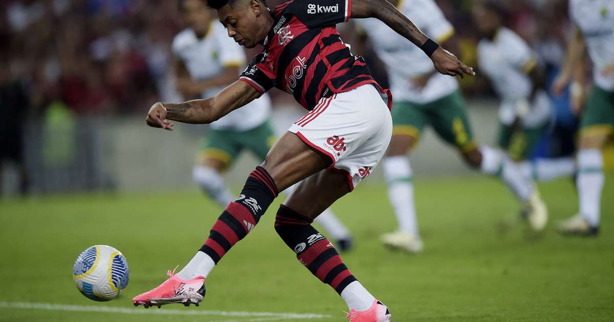 Flamengo informa lesão de Bruno Henrique após substituição contra Cuiabá.